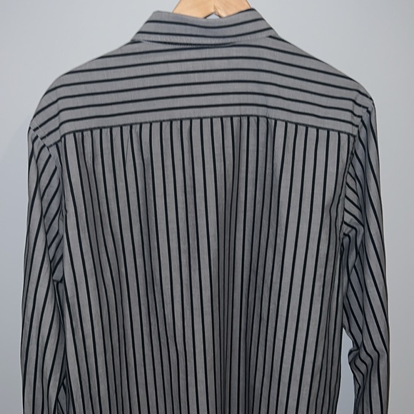 LONG SLEEVE BUTTON UP SHIRT (XL) - Picture 6 of 13